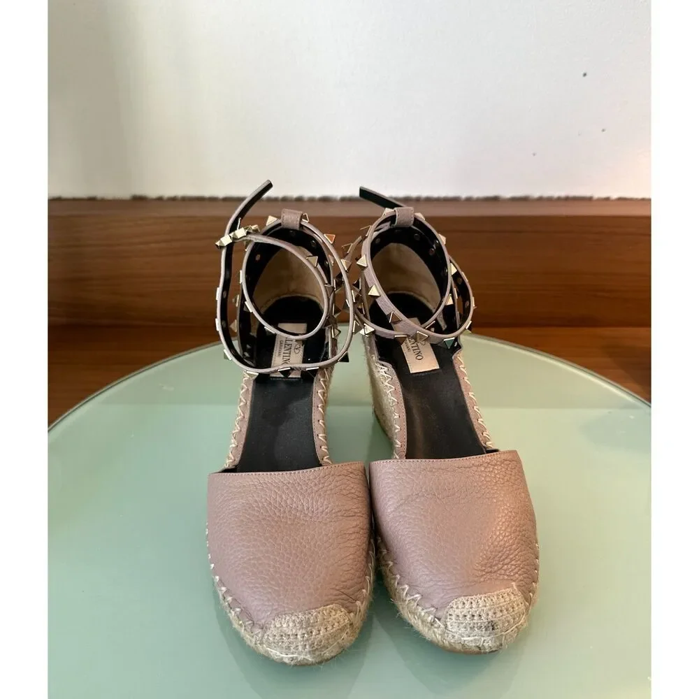 Valentino Garavani Rockstud Wedge Espadrilles in Nude – Size 37 – Authentic